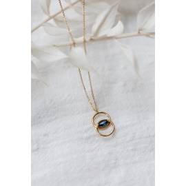 yellow gold and blue sapphire necklace