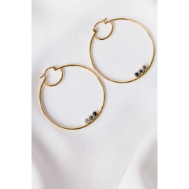 Recycled 18k gold hoops earrings and blue sapphires
